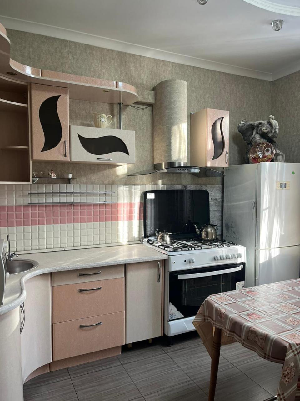 Apartments On Mustafa Ozturk Almaty Chambre photo