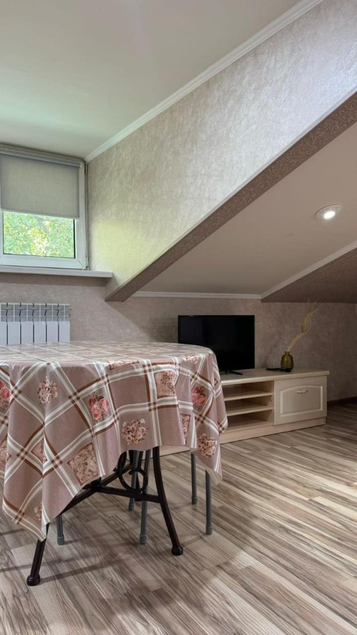 Apartments On Mustafa Ozturk Almaty Extérieur photo